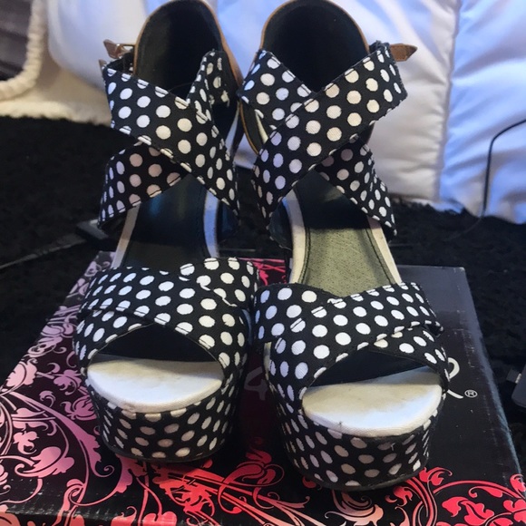 black and white polka dotted wedges - Picture 2 of 7